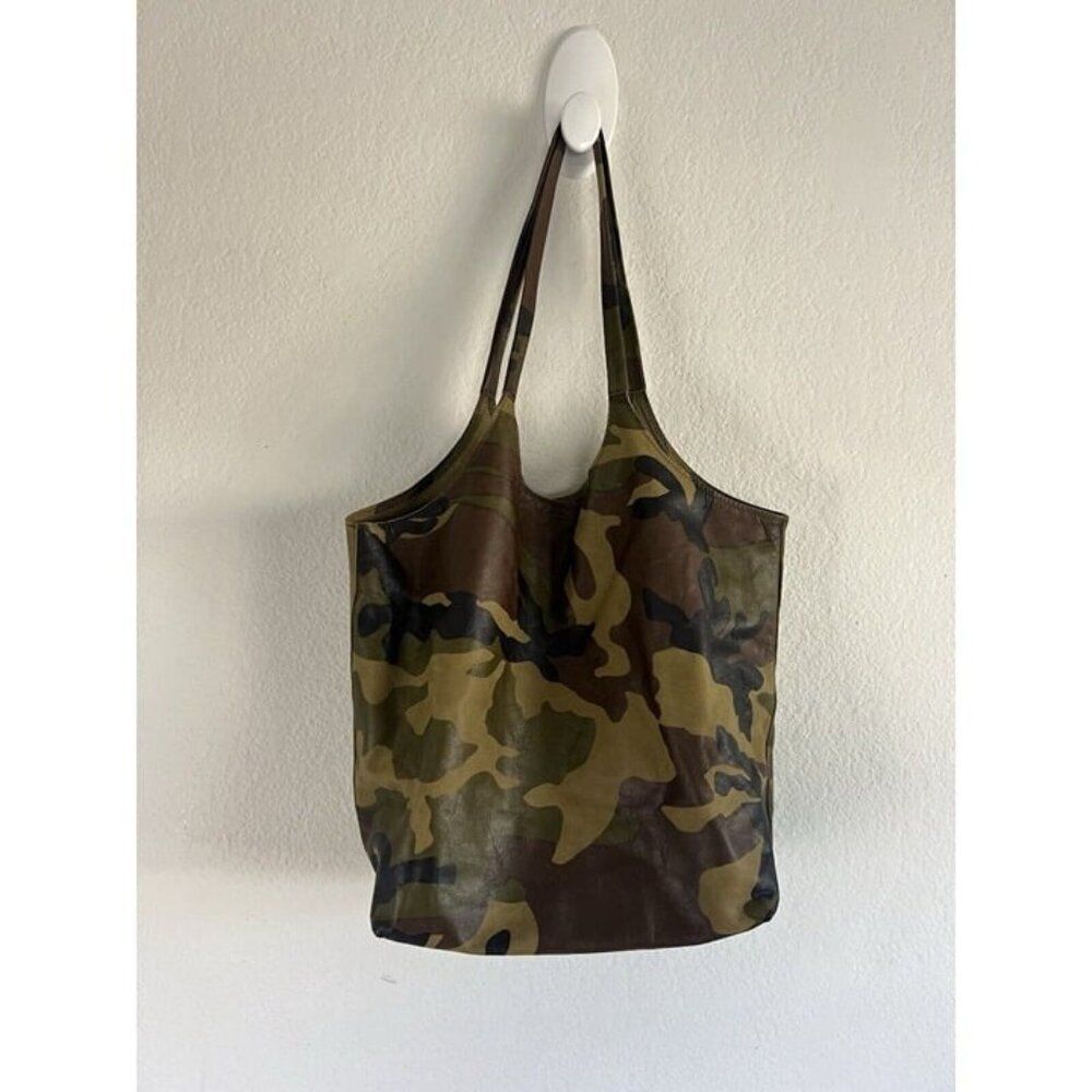 Streets Ahead Vintage Charlotte Pyramid Camo Print Leather Purse Slouchy Hobo